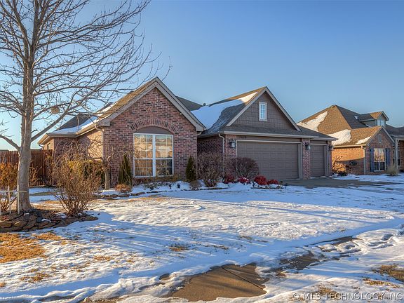 4th image of 13620 Lansing Ave