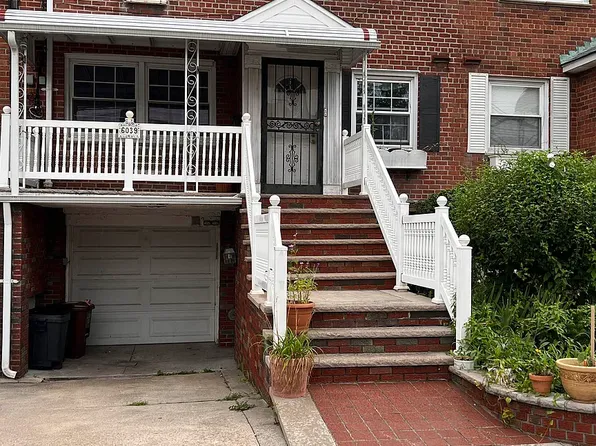 6039 74th St, Middle Village, NY 11379