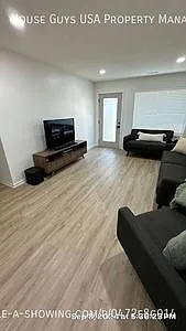 Fresh Style, Fenced Yard & Room to Unwind in Lee's Summit! — Photo 3