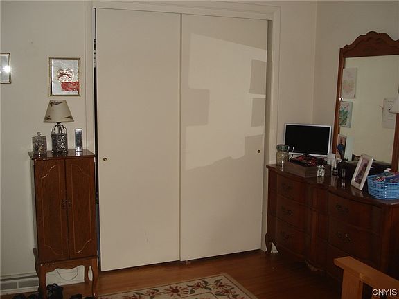 5th image of 211 Jewell Dr