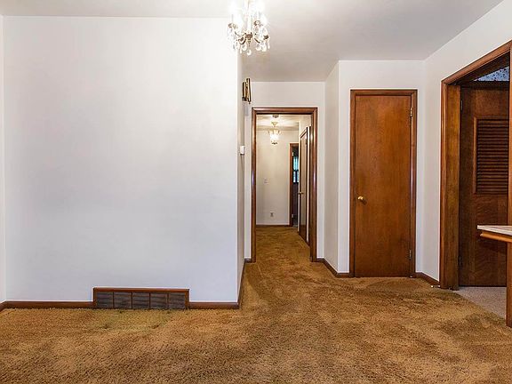 4th image of 4963 Birch Ave