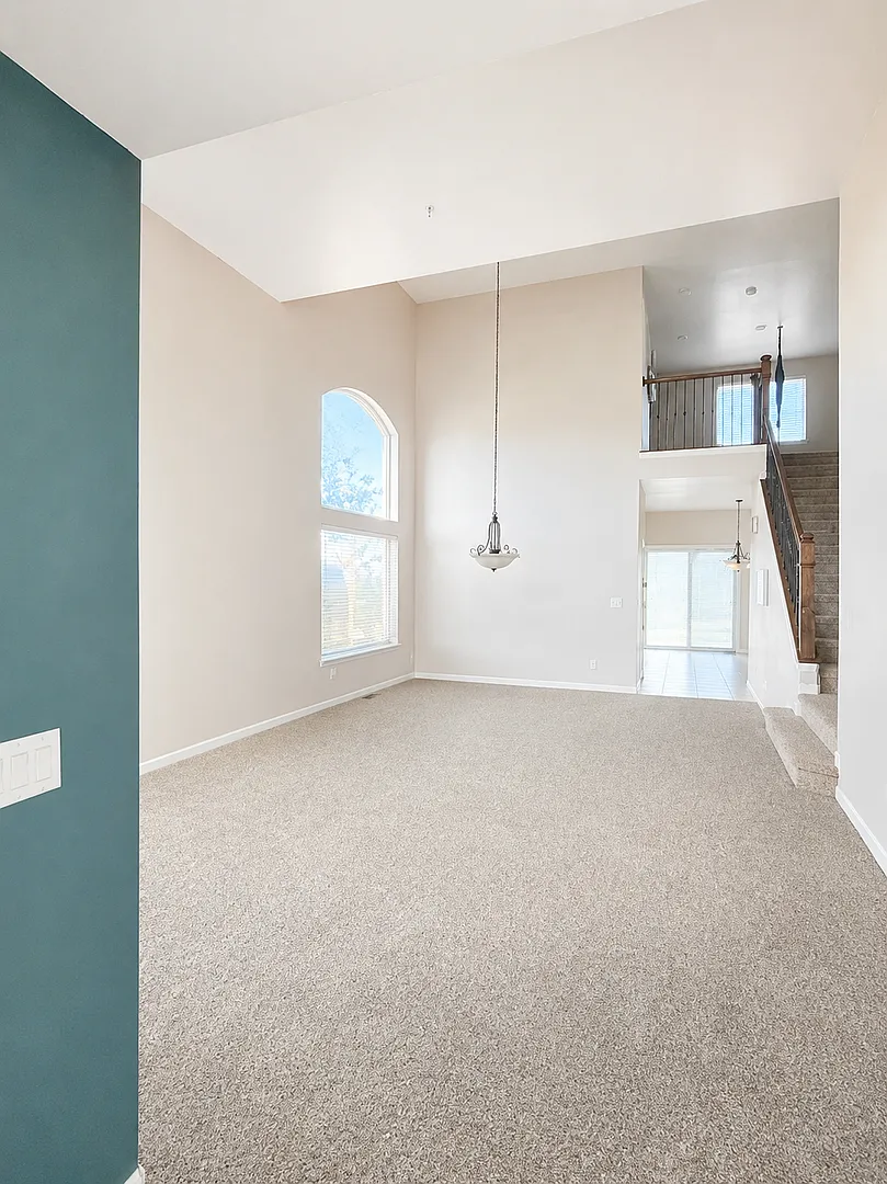 Large 4 bedroom home in Founders Village — Photo 4