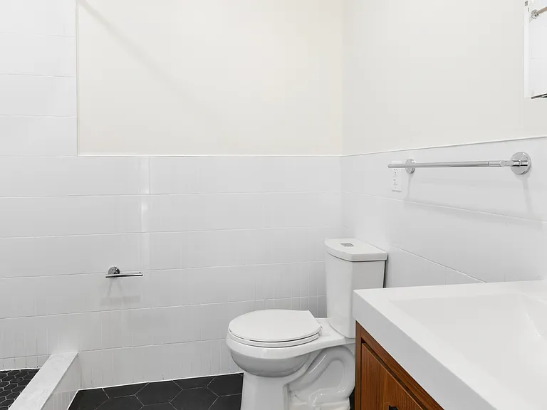 1021 8th Ave #3L — Photo 9