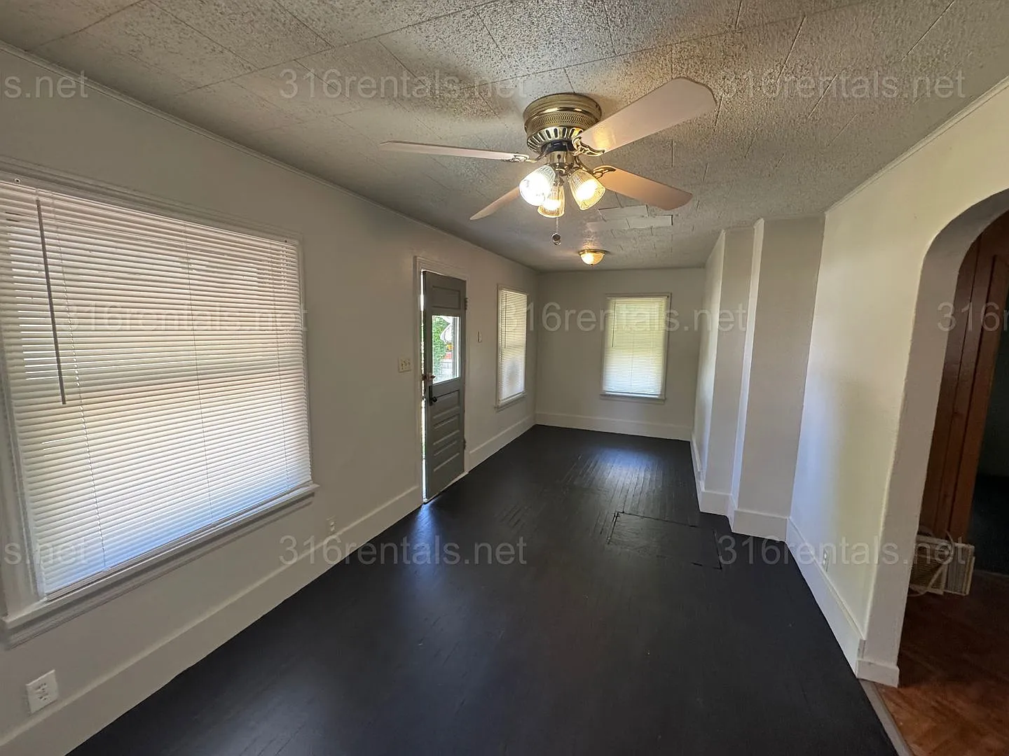 $725 - 1 bed 1 bath - Single Family Home — Photo 3