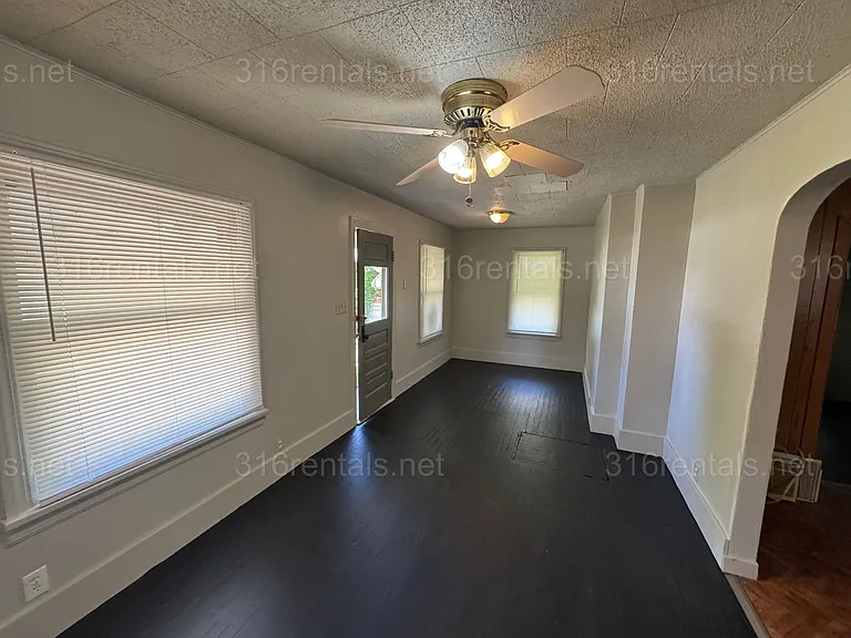 609 SE 4th St — Photo 3