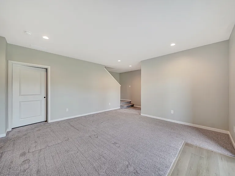 8926 S 42nd St — Photo 36