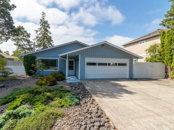 1142 9th St, Florence, OR 97439