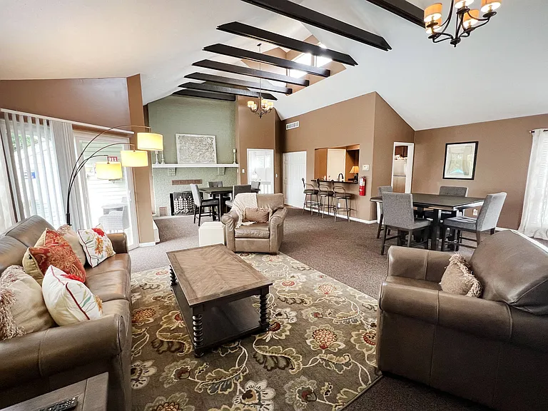 Hunter's Creek Apartments — Photo 13