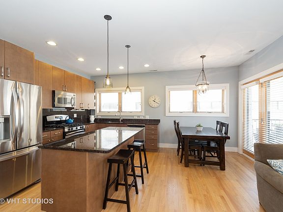 3rd image of 2144 W Schiller St Unit D