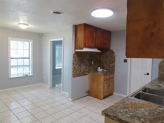 5th image of 726 Westshire Dr