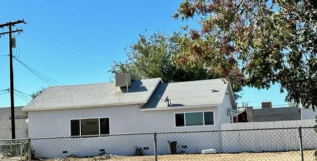 2nd image of 833 E Avenue Q7