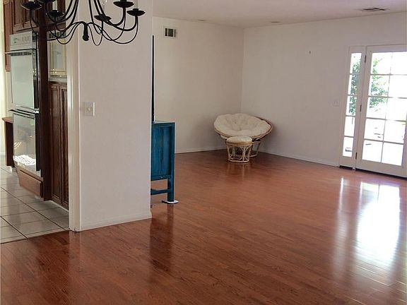 5th image of 124 W Caroline Ct