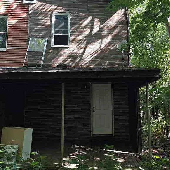10 Courtright St — Photo 2