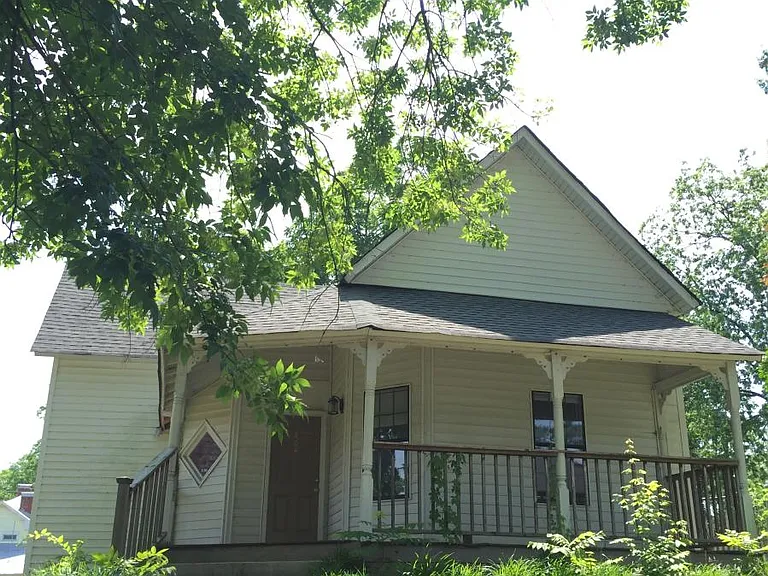 804 Austin Ave — Photo 2