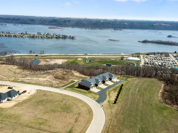 119 Royal Oaks Ct, Guttenberg, IA 52052