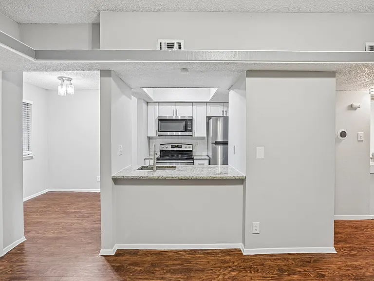 Lamar Place Apartments — Photo 82