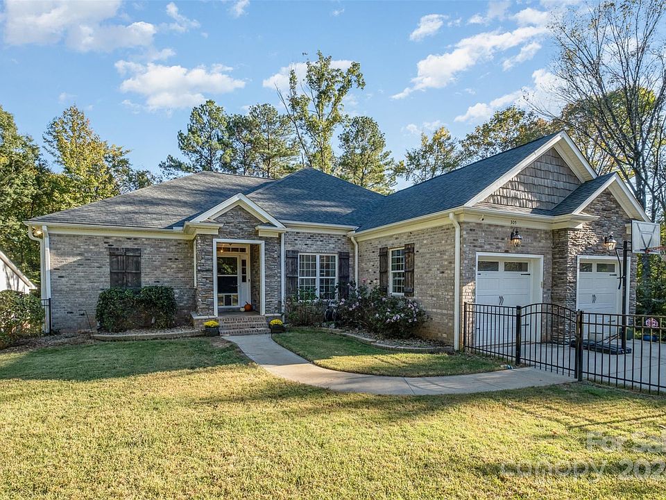 1st image of 305 Hillcrest Dr