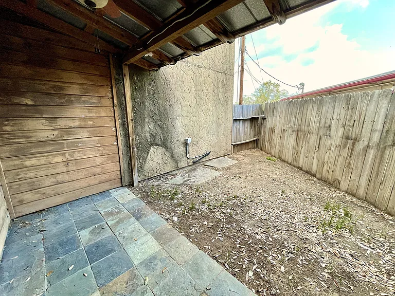 4345 Carter Creek Pkwy — Photo 17
