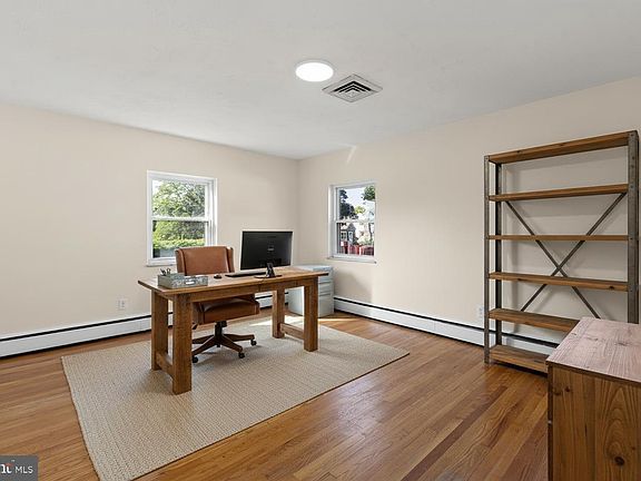 3rd image of 601 Fairview Rd