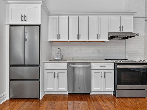 4th image of 702 Greenwich St #1