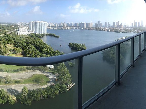2nd image of 16385 Biscayne Blvd Unit 2606