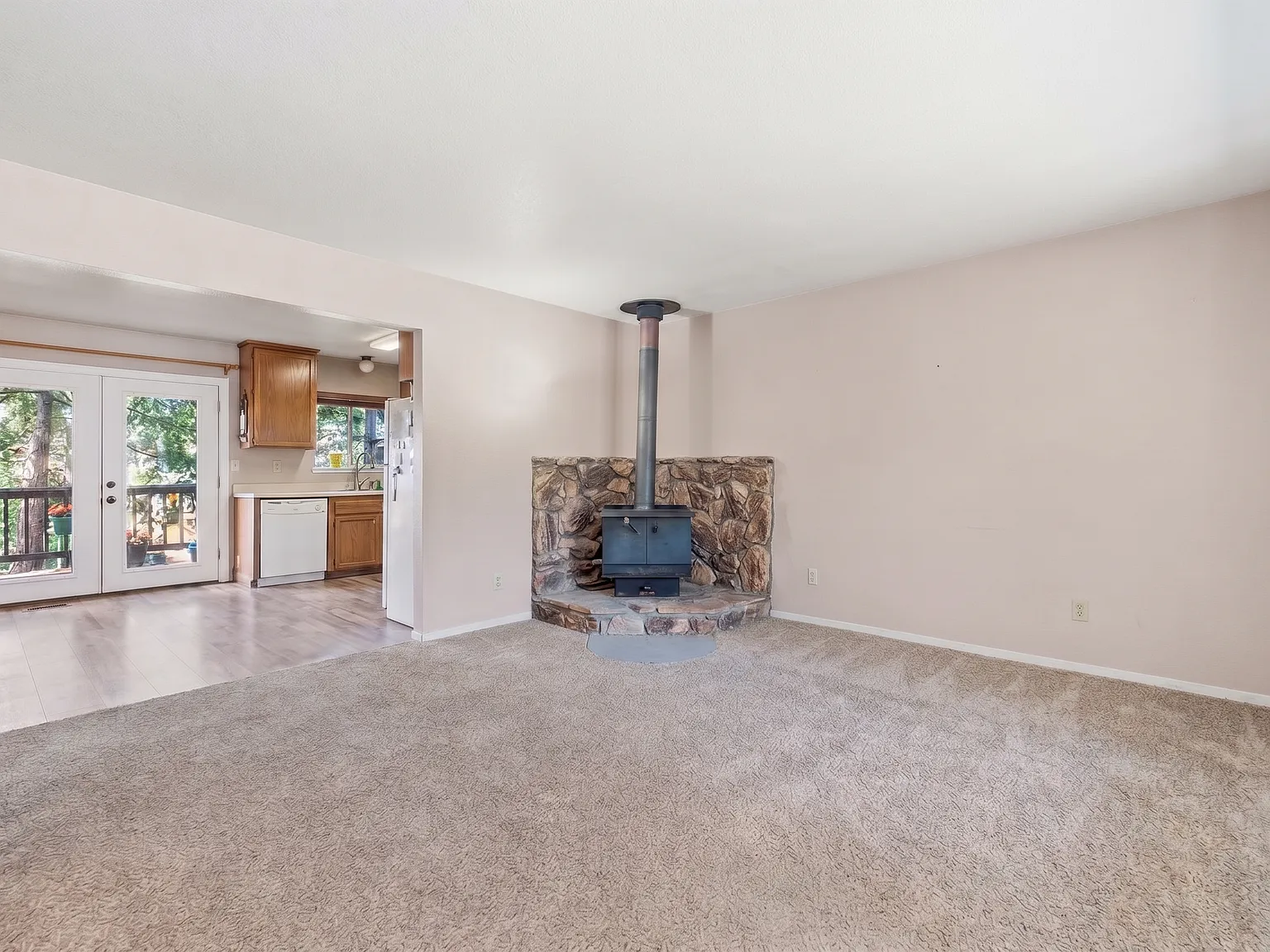 2 bed, 1.5 bath, 1040 sqft, $1,550 — Photo 4