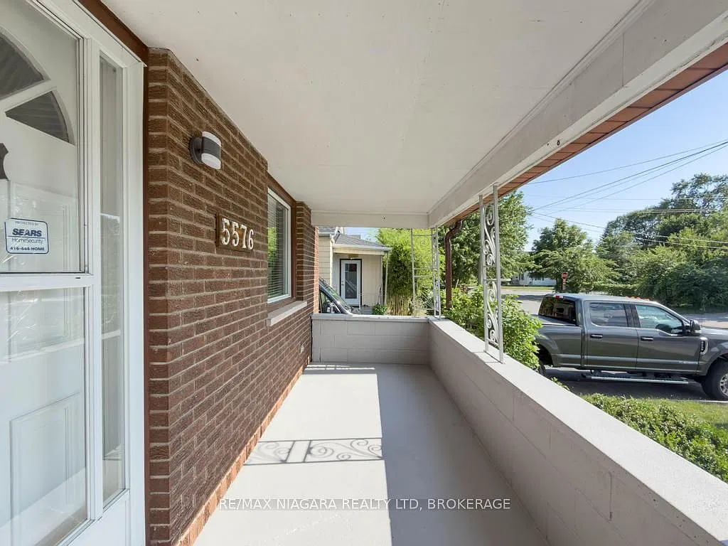 5 bed, $2,300 — Photo 3