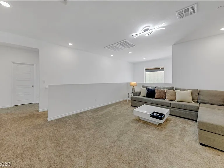299 Mount Tyndall St — Photo 18