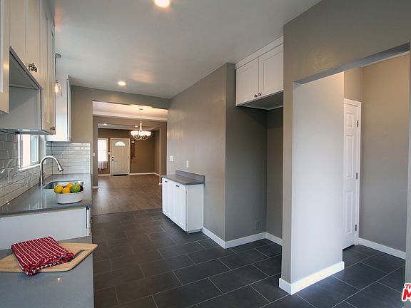 5th image of 7422 S Halldale Ave