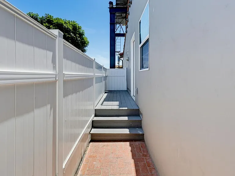 1470 Rosecrans Street — Photo 22