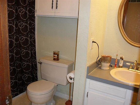 5th image of 809 N 11th St