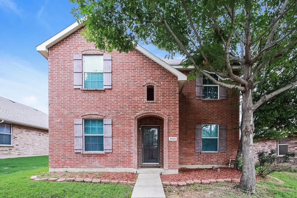 4 bed, 2.5 bath, 2134 sqft, $2,320 — Photo 1