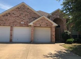 2708 Forest Lake Dr, Grand Prairie, TX 75052