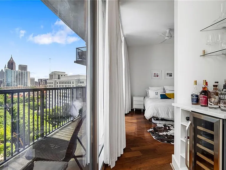 1080 Peachtree St NE #1306 — Photo 14