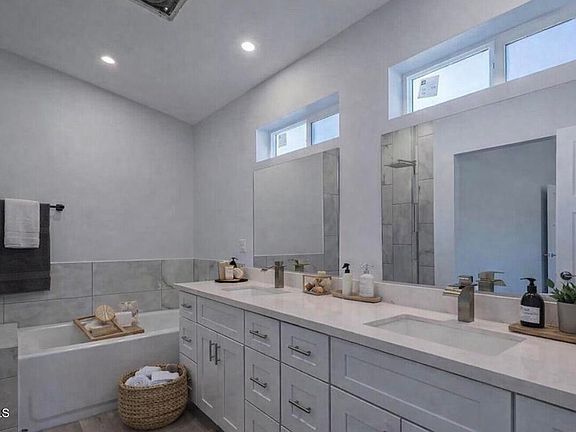 5th image of 2511 E Broadway Rd