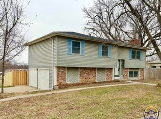 4450 SW Twilight Dr, Topeka, KS 66614