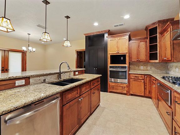 3rd image of 328 Rivercrest Dr