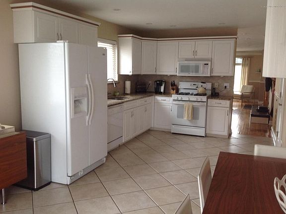 5th image of 102 Churchill Ave
