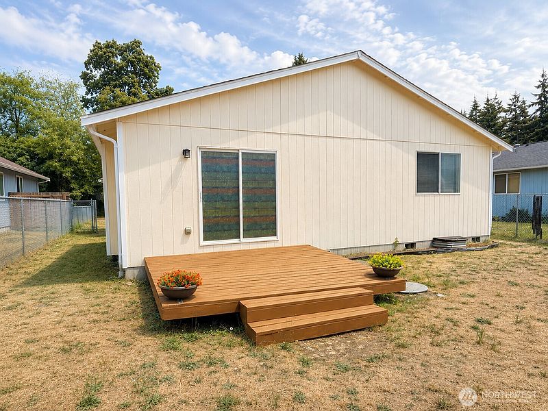 3rd image of 226 166th St E