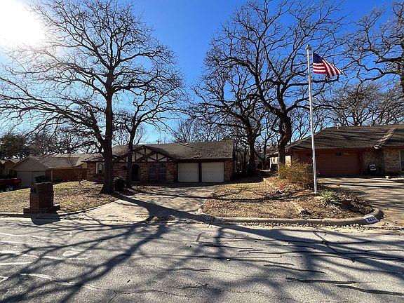 3rd image of 2229 Cambridge Dr