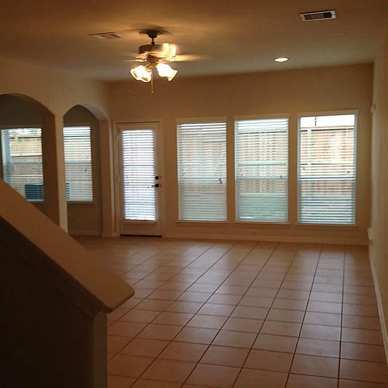 3 bed, 2.5 bath, 1678 sqft, $1,895 — Photo 3