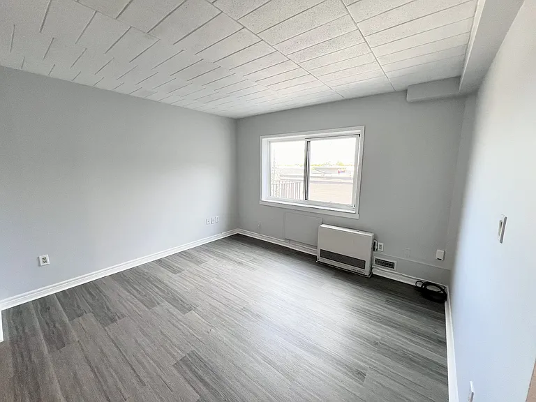180 Tecumseh Rd E #10 — Photo 3