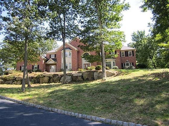 1st image of 21 Forest Hill Dr