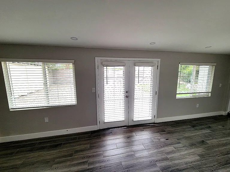 535 W 15th St — Photo 12