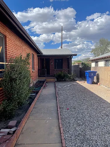 2 Bedroom 1 Bathroom / Great for UofA Students Photo 1