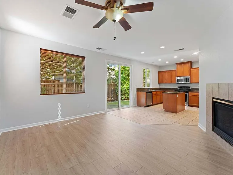 301 Candela Cir — Photo 16