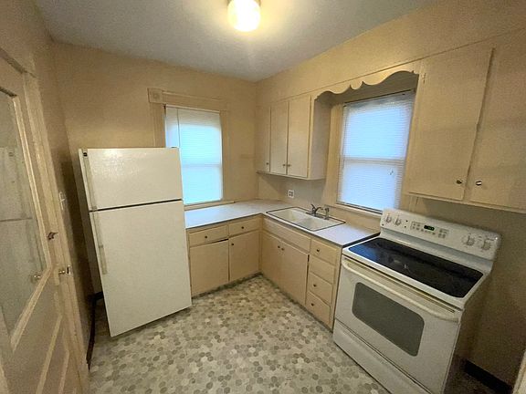 4th image of 2321 Felix St