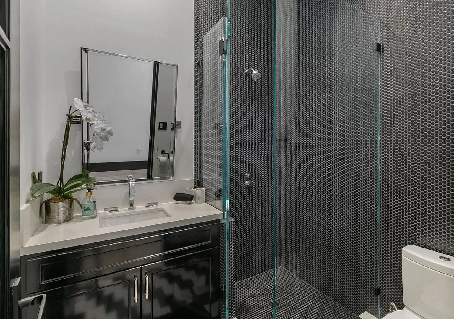 Deluxe 3Bedroom Villa at Crescent Heights Blvd — Photo 3