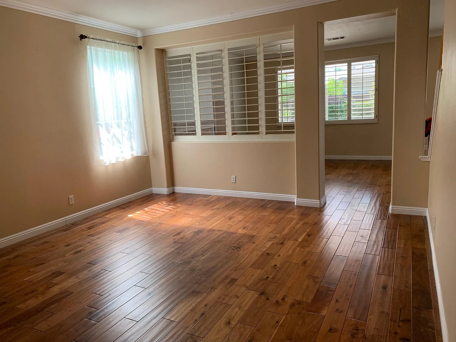 4 bed, 2.5 bath, 2031 sqft, $5,350 — Photo 3