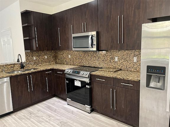 5th image of 4207 Vineyard Cir